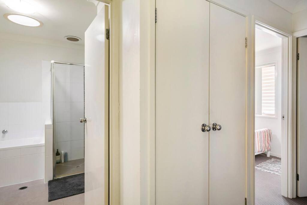 Room With Separate Bath In Shared Homestay Redcliffe Luaran gambar