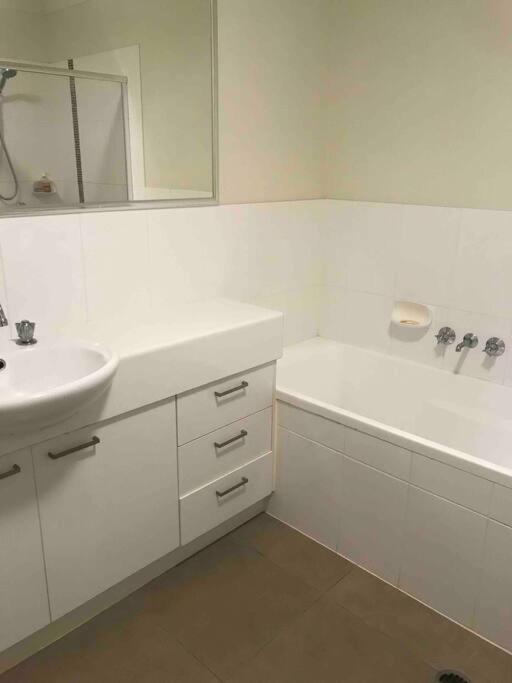 Room With Separate Bath In Shared Homestay Redcliffe Luaran gambar