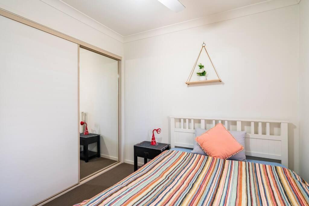 Room With Separate Bath In Shared Homestay Redcliffe Luaran gambar
