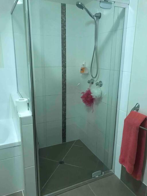 Room With Separate Bath In Shared Homestay Redcliffe Luaran gambar